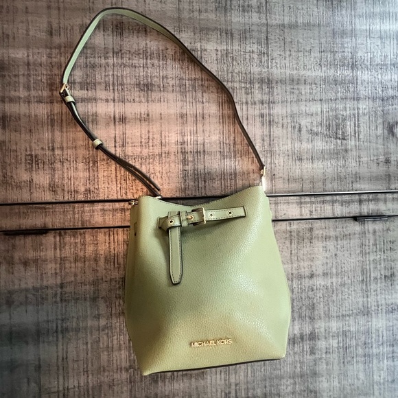 Michael Kors Green Shoulder Bag with Modern Design - Picture 2 of 5